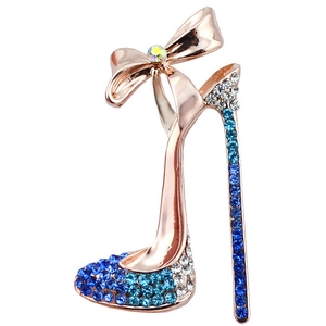 Funkelnde High-Heel-Brosche mit blauen Strasssteinen und Schleife in Roségold-Optik