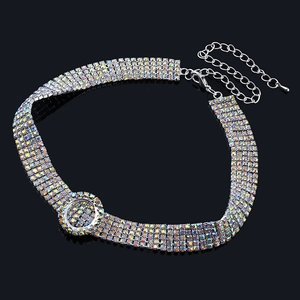 Funkelndes mehrreihiges Strass-Choker-Halsband mit AB-Kristall-Finish und Ringdetail