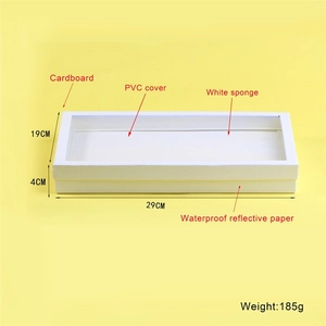 Détail du coffret à bijoux 100 fentes avec fenêtre PVC transparente et insert en mousse