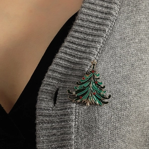 Exquisite Christmas Tree Brooch Alloy Green Enamel Pin With Red White Rhinestone For Women Festive Holiday Party Jewelry Gift