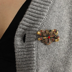 Vintage Alloy Christmas Candy Cane Brooch With Red Green Rhinestones Bow Knot Clothing Accessory Pin For Women Holiday Gift