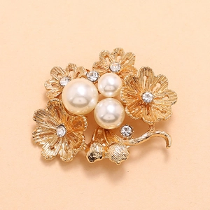 Élégante broche marguerite dorée avec perles blanches et strass pour femmes