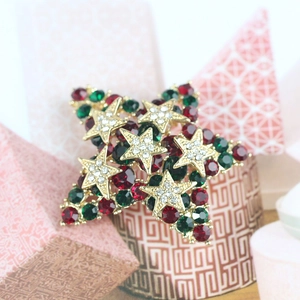 Broche étoile de Noël avec strass rouges et verts sur socle en alliage doré