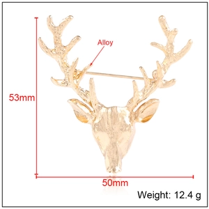 Golden alloy hollow deer head brooch with 53mm height and 50mm width dimensions