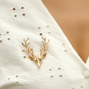 Creative Hollow Deer Head Brooch Gold Plated Alloy Antler Shape Pin Anti-Glare Jewelry Accessory For Women Wedding Party