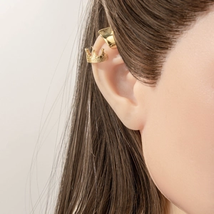 Chic gold-plated crown and smooth C-shaped ear cuff set for non-pierced ears