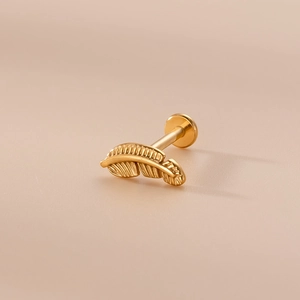 Piercing labbro ed elica 16G in acciaio inossidabile dorato con design a piuma