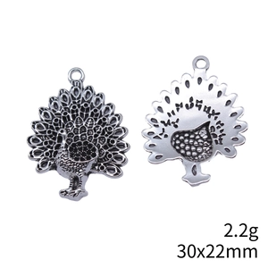 Antiek zilveren pauwhanger 30x22mm van zinklegering met voor- en achterkant details