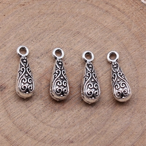Pendentifs gouttes 15x5mm en argent rétro avec motifs évidés sur bois