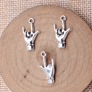 Ciondolo Gesto della Mano I Love You in Lega di Zinco Vintage Argento Antico Galvanico Pendente Segno della Mano per Gioielli Fai da Te