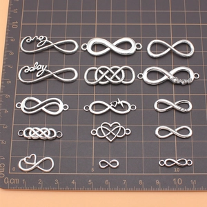 Set de 15 colgantes infinity en plata antigua con grabados de hope y love para DIY