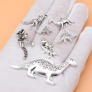 Set aus 8 antiken silbernen Dinosaurier-Anhängern wie T-Rex und Skelett für DIY-Schmuck