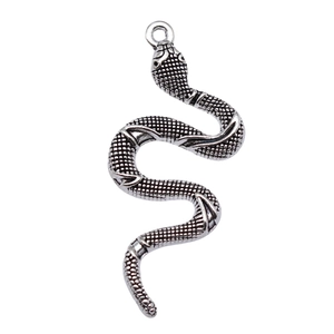 Vintage zilveren slangenhanger in S-vorm met realistische schubben voor DIY-sieraden