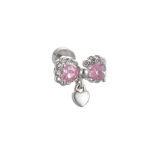 Ohrstecker aus Titanstahl mit rosa Herzschleife und kleinem silbernem Herzanhänger