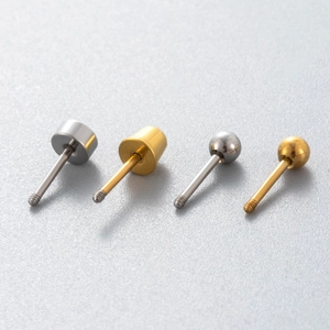 Bijoux de piercing en acier titane avec boule à vis et dos plat en finitions or et argent