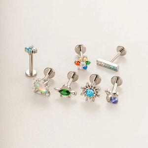 Set de pendientes de titanio con circonitas de colores en formas florales y geométricas