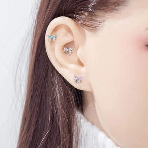 Elegant bow-shaped ear stud set with heart zircon inlay for a sweet feminine style