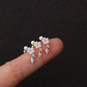 Orecchini a fiore con zirconi e perle in finiture argento, oro e oro rosa lucido