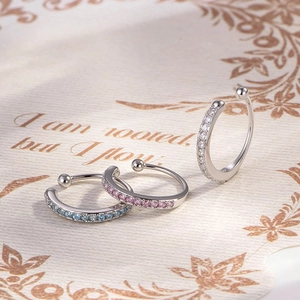 Set di tre ear cuff a C minimalisti con zirconi blu rosa e trasparenti per donne