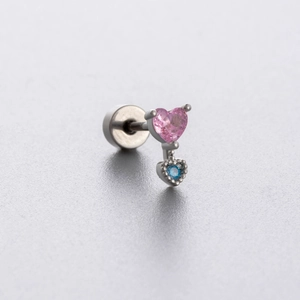 Clou d'oreille en acier titane avec zircon cœur rose et pendentif pierre bleue