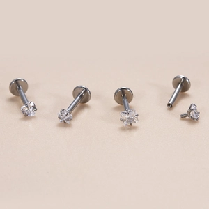 Set of stainless steel stud earrings with heart and star cubic zirconia and threaded design