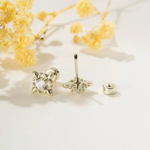 Eleganti orecchini a vite in argento con design a croce di iris e zircone lucido