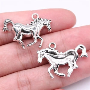 Vintage Alloy Horse Pendant Charms Antique Animal Shape For DIY Jewelry Making Necklaces Bracelets Crafts Handmade Accessory