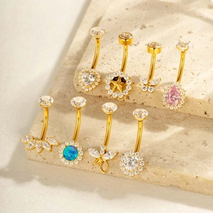 Lot de huit piercings de nombril en titane doré avec zircons et motifs de fleurs d'opale