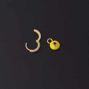 Boucles d'oreilles créoles en or 18 carats avec zircons et pendentif œil émaillé jaune