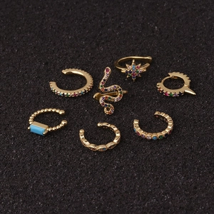 Λεπτομέρεια σετ 7 μποέμ σκουλαρίκια ear cuff επιχρυσωμένα με πολύχρωμες ζιργκόν πέτρες