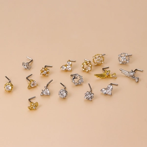 Set de piercings de nez en L avec motifs de cœur, aile et fleur en zircone doré et argenté