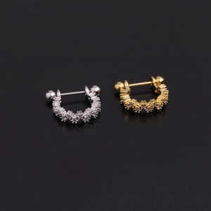Macro di orecchini a fascia a U con zirconi lucidi in acciaio color oro e argento