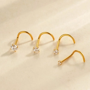 Set de cuatro piercings de nariz en titanio G23 dorado con circonitas de varios tamaños
