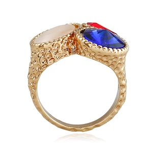 Anello boho in lega dorata con pietra occhio di gatto e cristalli colorati
