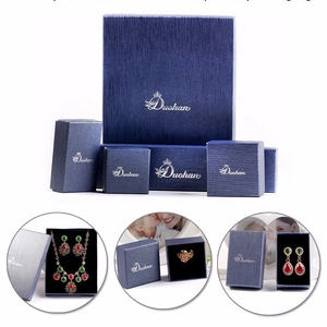 Marineblauwe sieraden geschenkdoos set met zilveren logo en zwarte fluwelen voering
