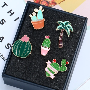 5-piece creative enamel cactus and coconut tree plant brooch set in display box