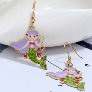 Boucles d'oreilles sirène colorées en alliage doré avec queue verte et cheveux violets