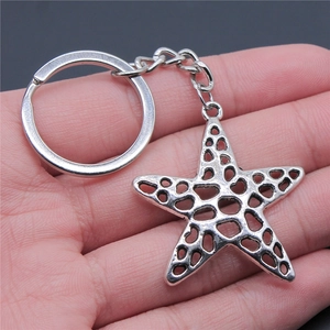 Portachiavi con ciondolo a stella marina in argento vintage con design traforato