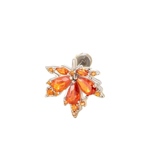 Ahornblatt-Ohrstecker mit orangefarbenem Zirkonia und polierter silberfarbener Oberfläche