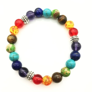 Buntes 8mm handgefertigtes Perlenarmband mit Gummizug und silbernen Vintage-Zwischenperlen