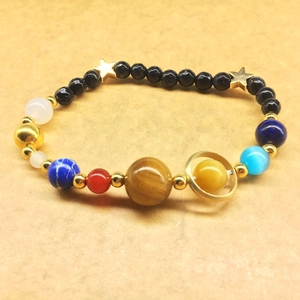 Bracciale sistema solare con perle in pietra naturale e ciondoli a stella