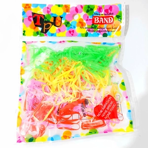 Lot d'élastiques à cheveux jetables en TPU coloré dans un emballage pour enfants