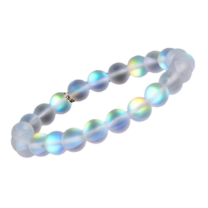 Bracelet en perles de pierre de lune mate avec reflet arc-en-ciel et perle dorée