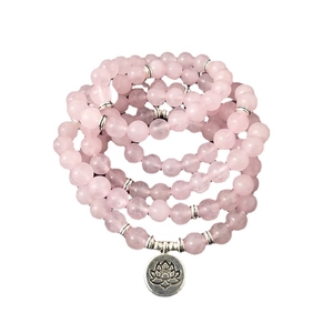 Gelaagde armband van 108 natuurlijke rozenkwarts kralen met zilveren lotus hanger