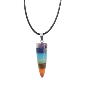 Natürlicher 7 Chakra Kristall Anhänger mit sechseckigem Konusstein und schwarzem Halsband