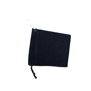 Bolsa minimalista de terciopelo negro con cordón para joyas y regalos pequeños