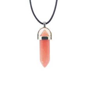 Roze kristallen zeshoekige prisma hanger ketting met zwart lederen koord
