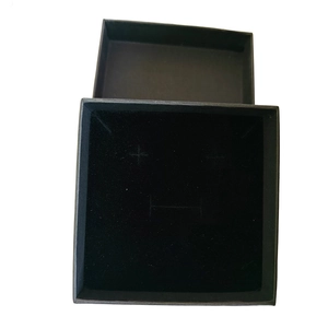 Boîte cadeau à bijoux noire élégante avec insert en velours pour colliers et boucles d'oreilles