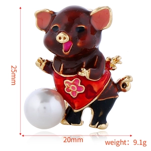Broche cochon en émail de style chinois avec ailes dorées et perle, hauteur 25mm