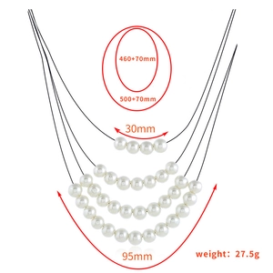 Collier de perles multicouche pour femme avec perles blanches et cordons noirs élégants